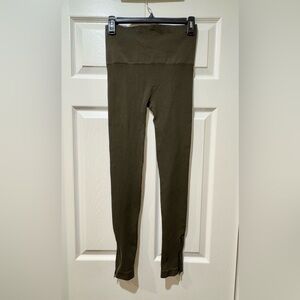 Olive Green High-Waisted Spanx Leggings with zipper ankles. Size Medium VGUC